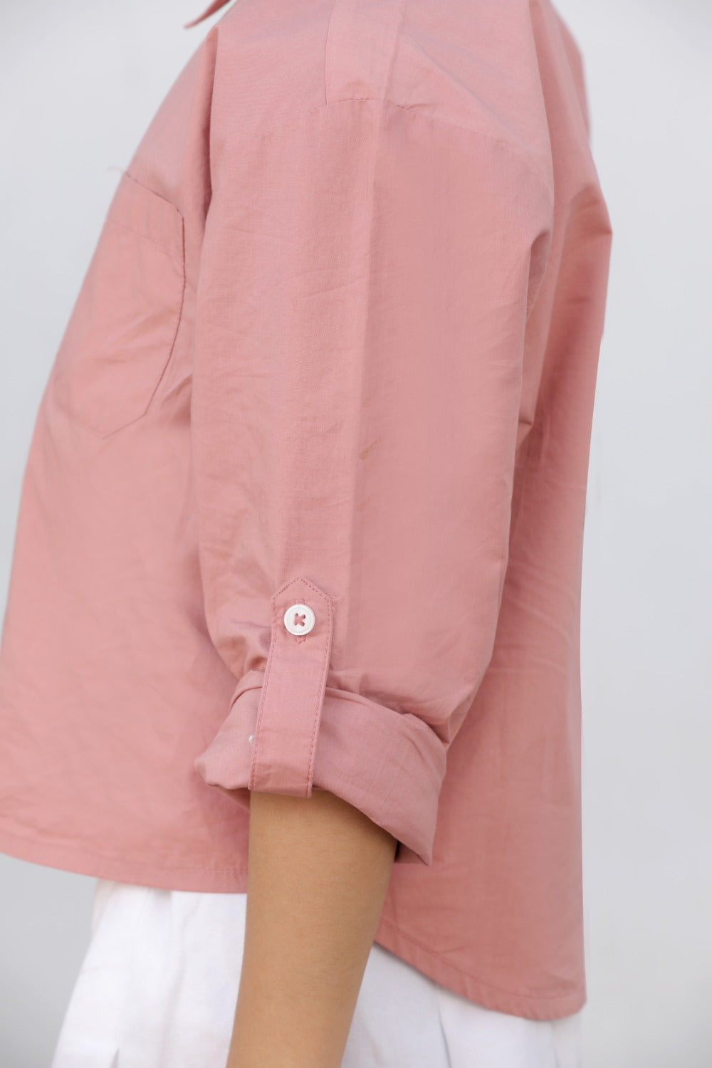 Luxe & Hardy Henry Asymmetrical Shirt – close-up of dusty pink linen long sleeve cuff and asymmetrical hem detail, boys ethnic casual shirt, premium linen fabric and sleeve construction